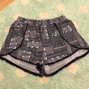 No comment design shorts